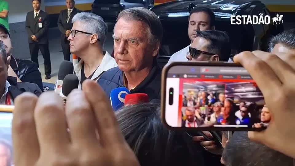 Bolsonaro dá explicações sobre pen drive | Estadão - Estadão